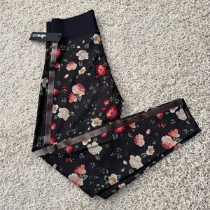 Ultracor Black Botanical Floral Legging size Small - NWT - Made in USA